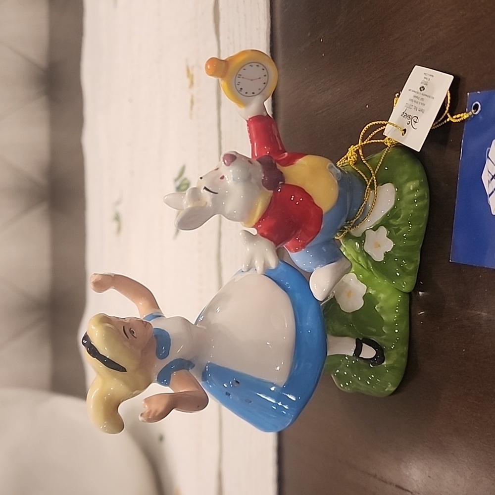 Alice Salt and pepper shakers